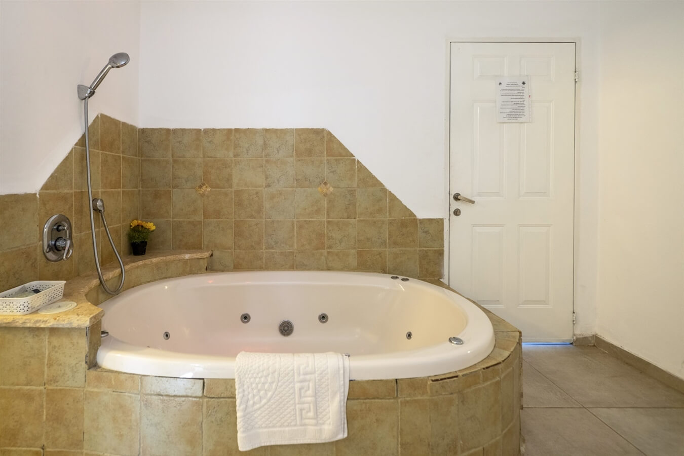 תמונה של סוויטה עם ג'קוזי - 7