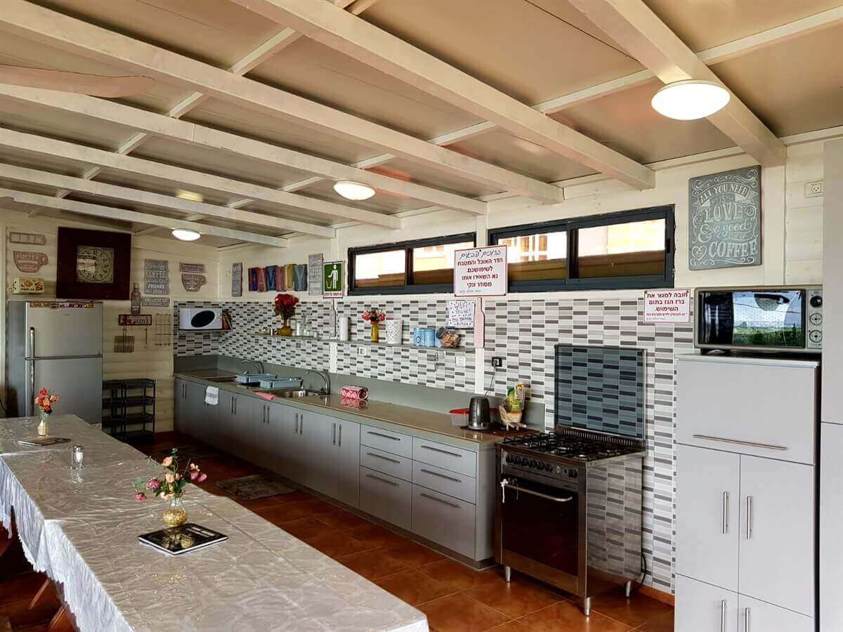 תמונה של חדר האוכל המקורה - 11