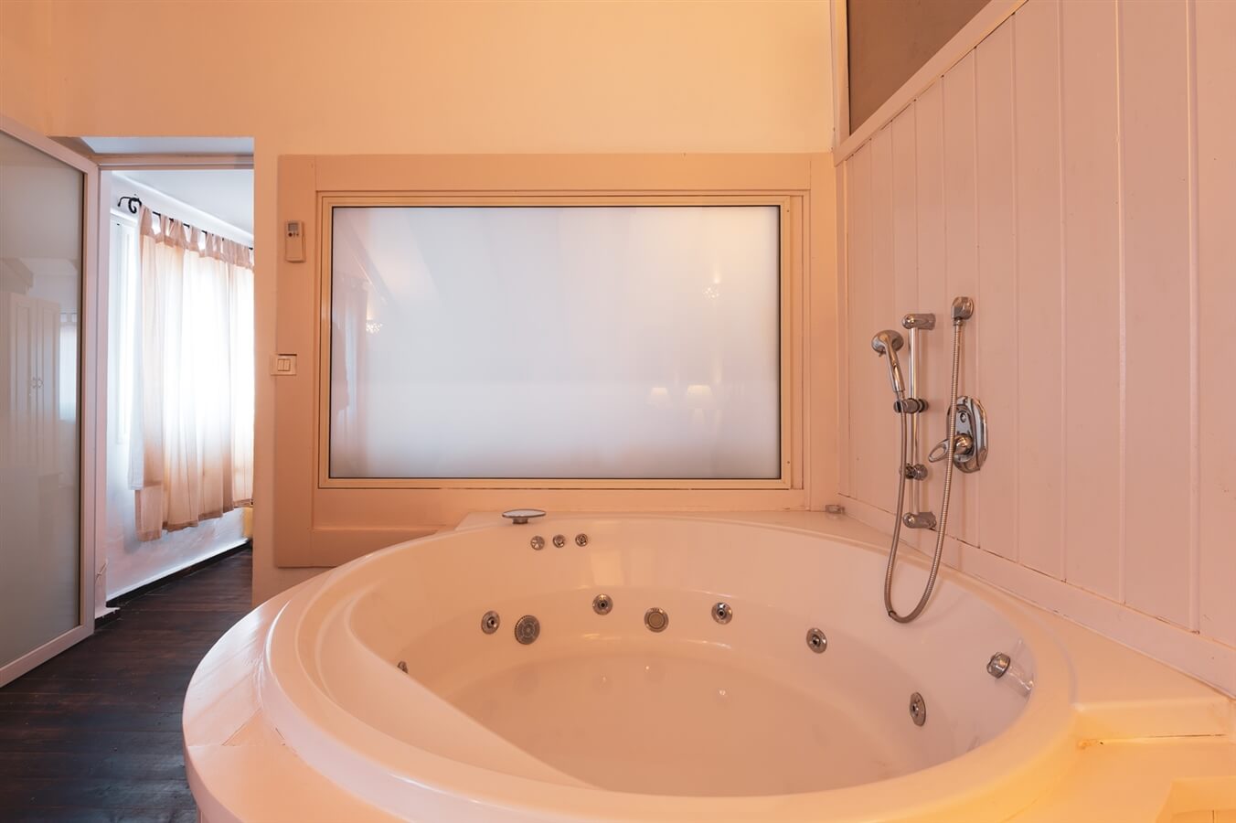 תמונה של סוויטה 3 - 6