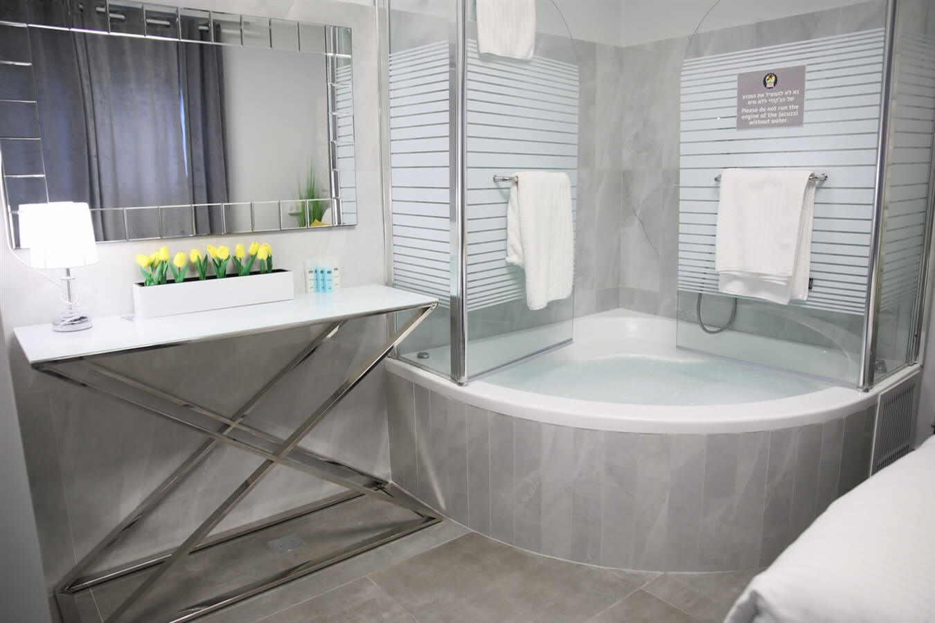 תמונה של חדר דלוקס עם אמבט ג'קוזי - 6