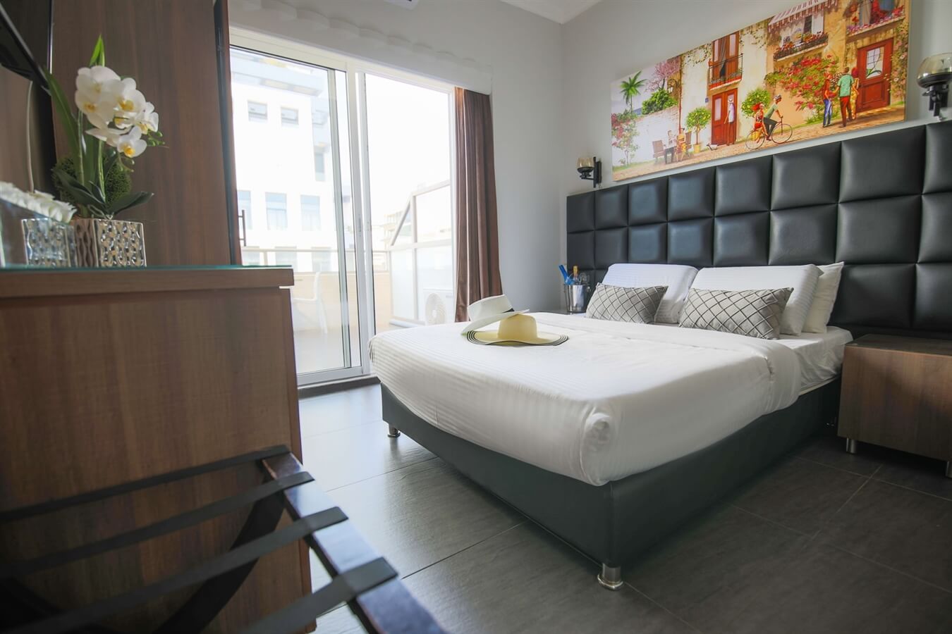 תמונה של חדר זוגי עם מרפסת ונוף לים - 5