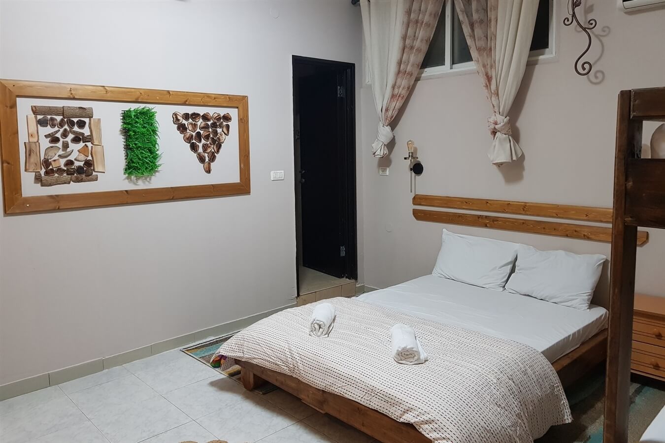 תמונה של חדרי האירוח - 1 תמונה של חדרי האירוח - 1