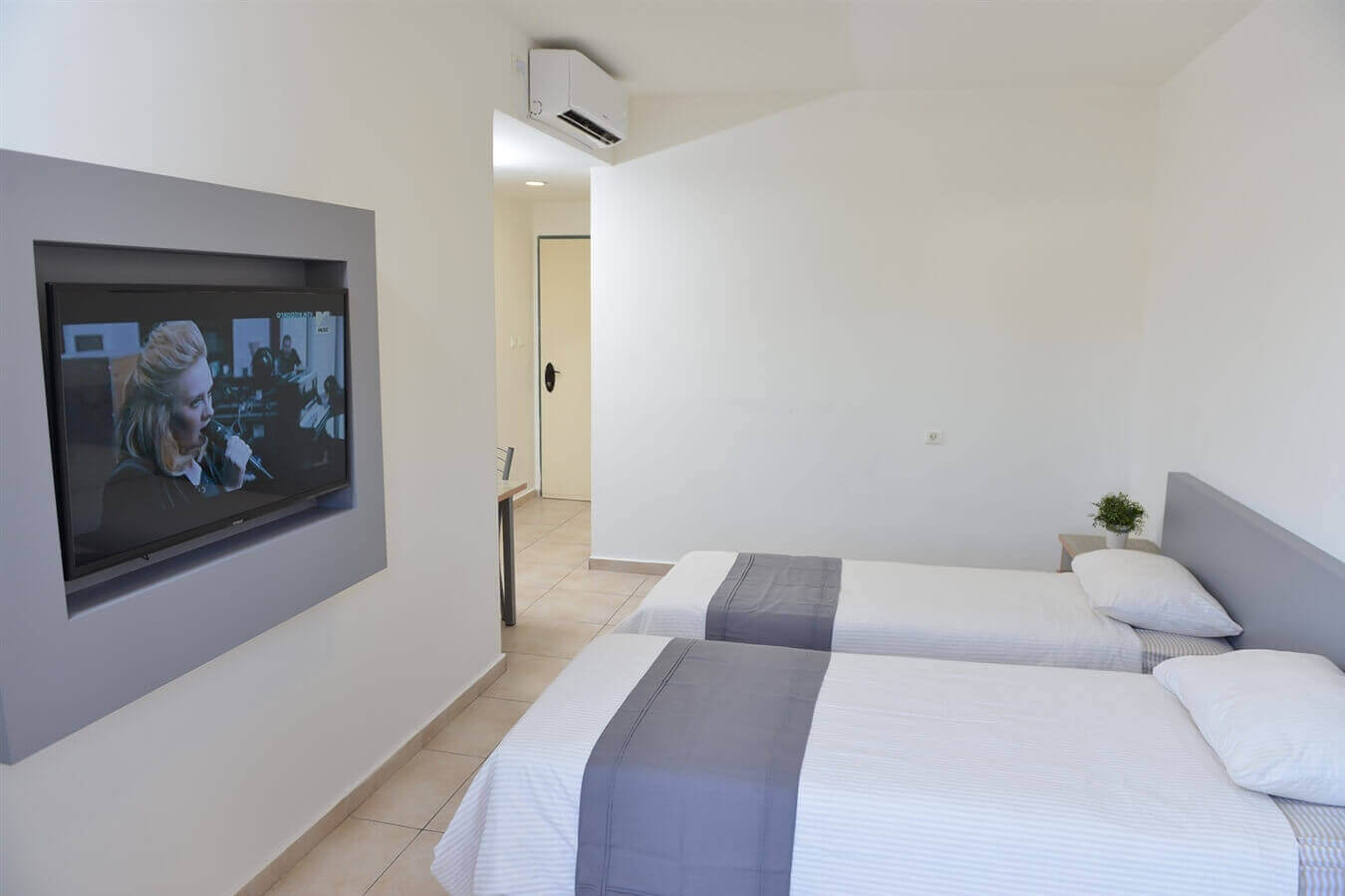 תמונה של חדר משפחתי - 2 תמונה של חדר משפחתי - 2