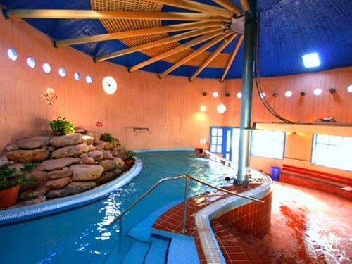 תמונה של בריכת מים תרמומינרלים