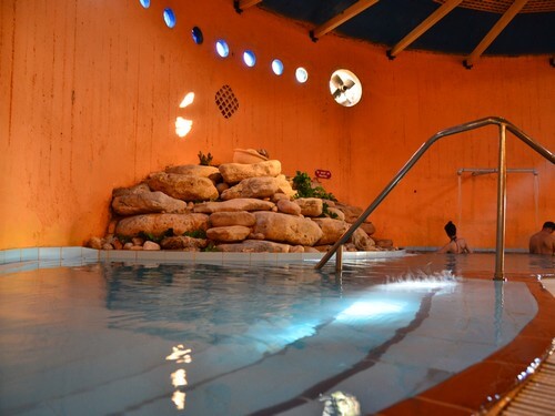 תמונה של בריכת מים תרמומינרלים