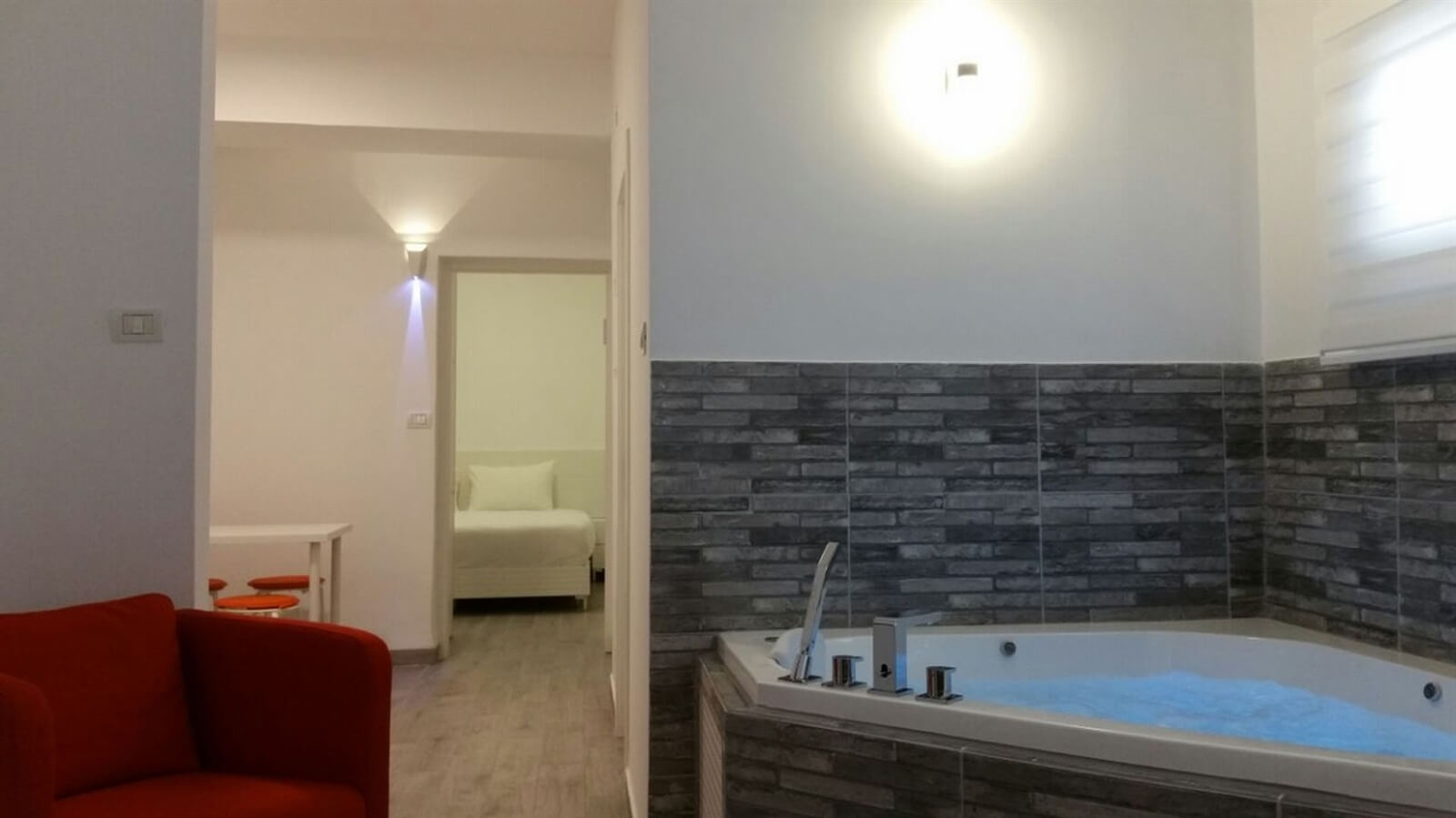 תמונה של סוויטה מפוארת עם ג'קוזי - 4 תמונה של סוויטה מפוארת עם ג'קוזי - 4