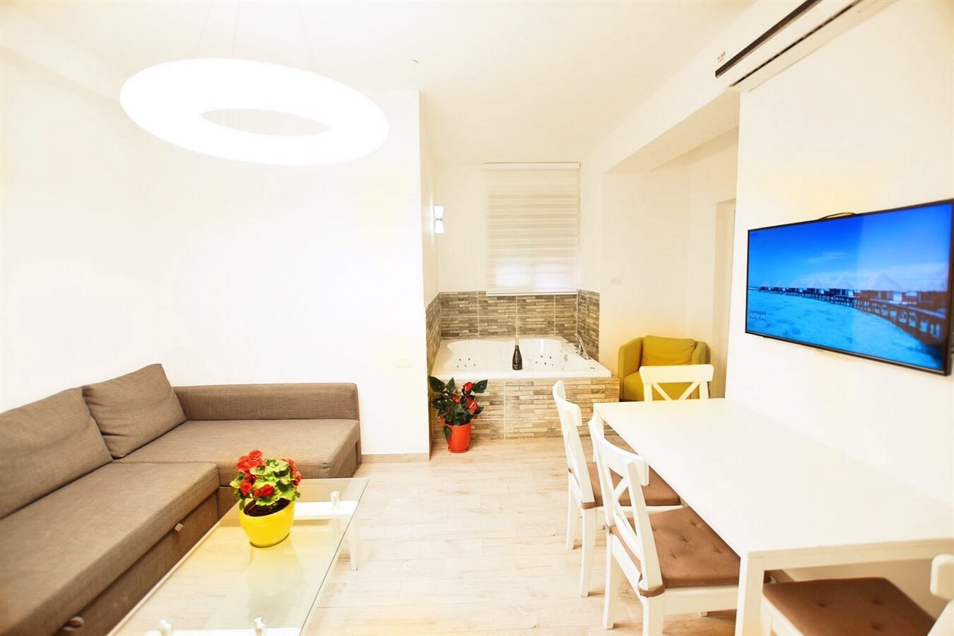 תמונה של סוויטה לאקצ'ורי - 5 תמונה של סוויטה לאקצ'ורי - 5