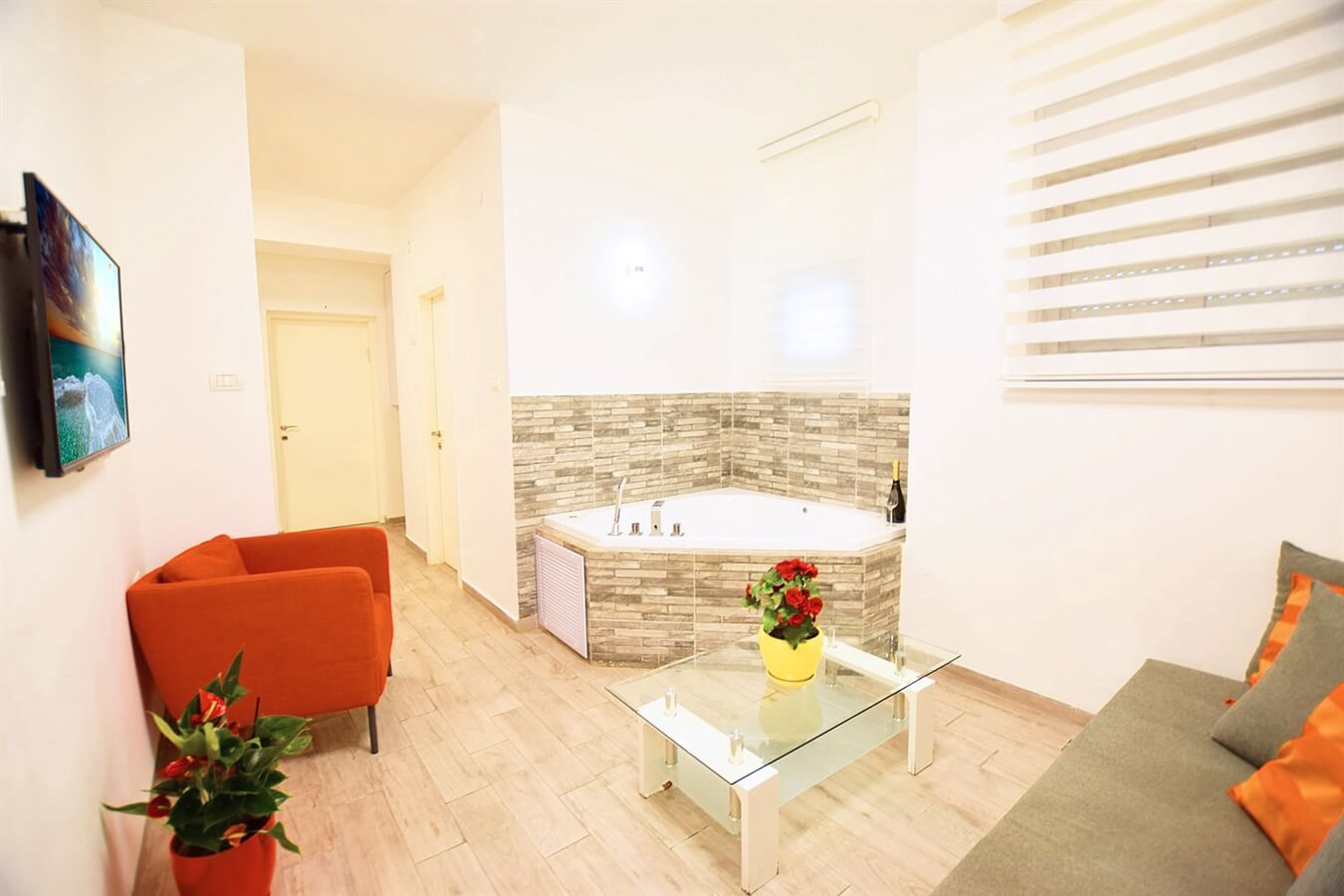 תמונה של סוויטה מפוארת עם ג'קוזי - 8 תמונה של סוויטה מפוארת עם ג'קוזי - 8