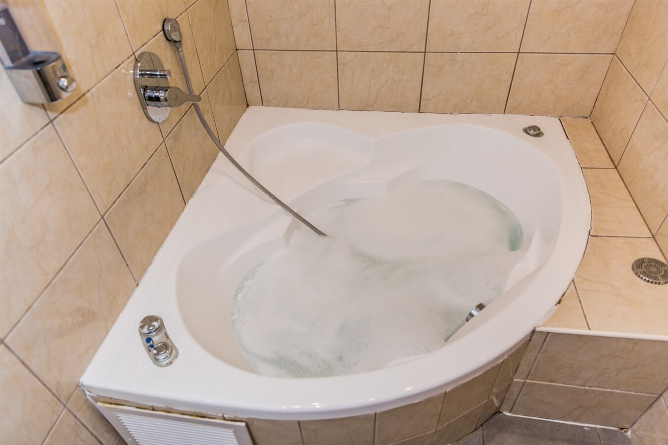 תמונה של חדר טווין עם ג'קוזי - 2