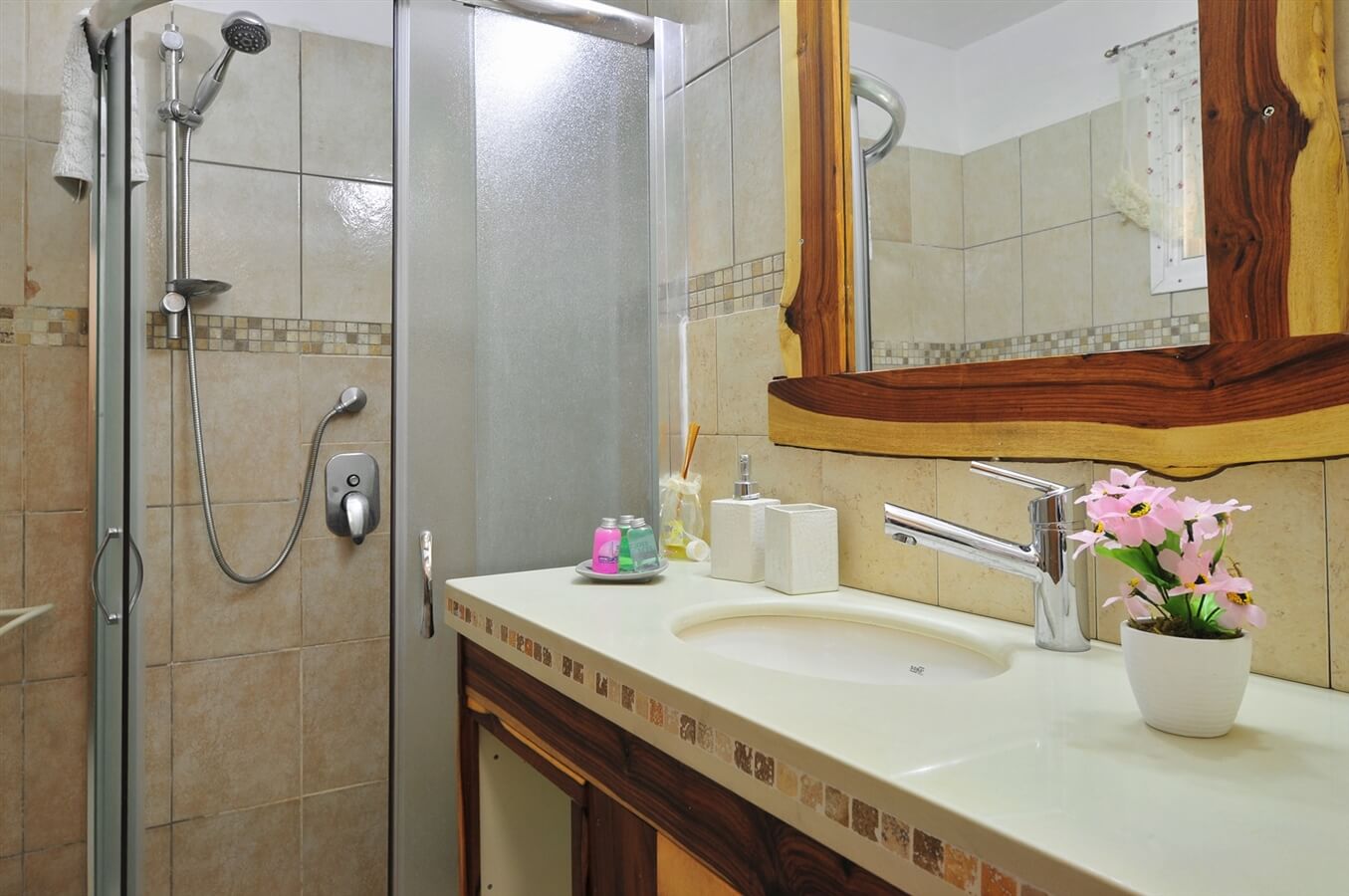 תמונה של סוויטה 3 - 8