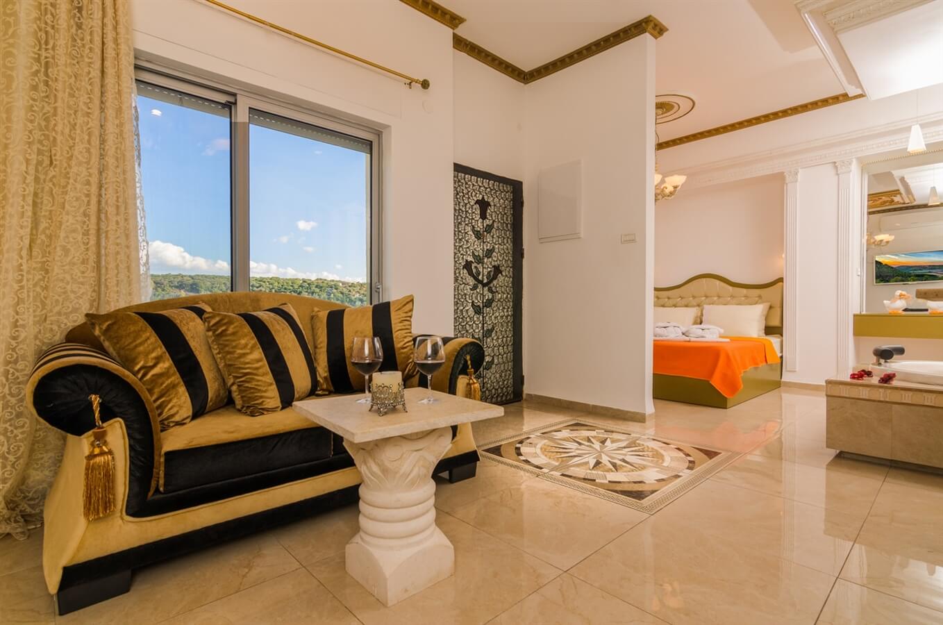 תמונה של ההיכל הרומאי - 10