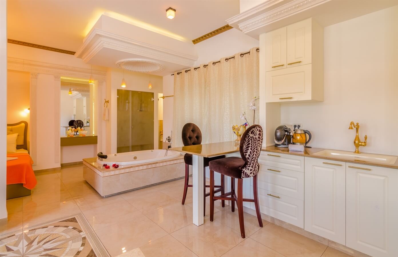 תמונה של ההיכל הרומאי - 5