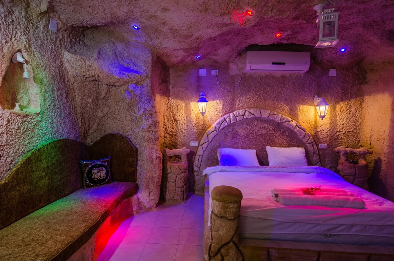 תמונה של מערת זאוס על המים - 2