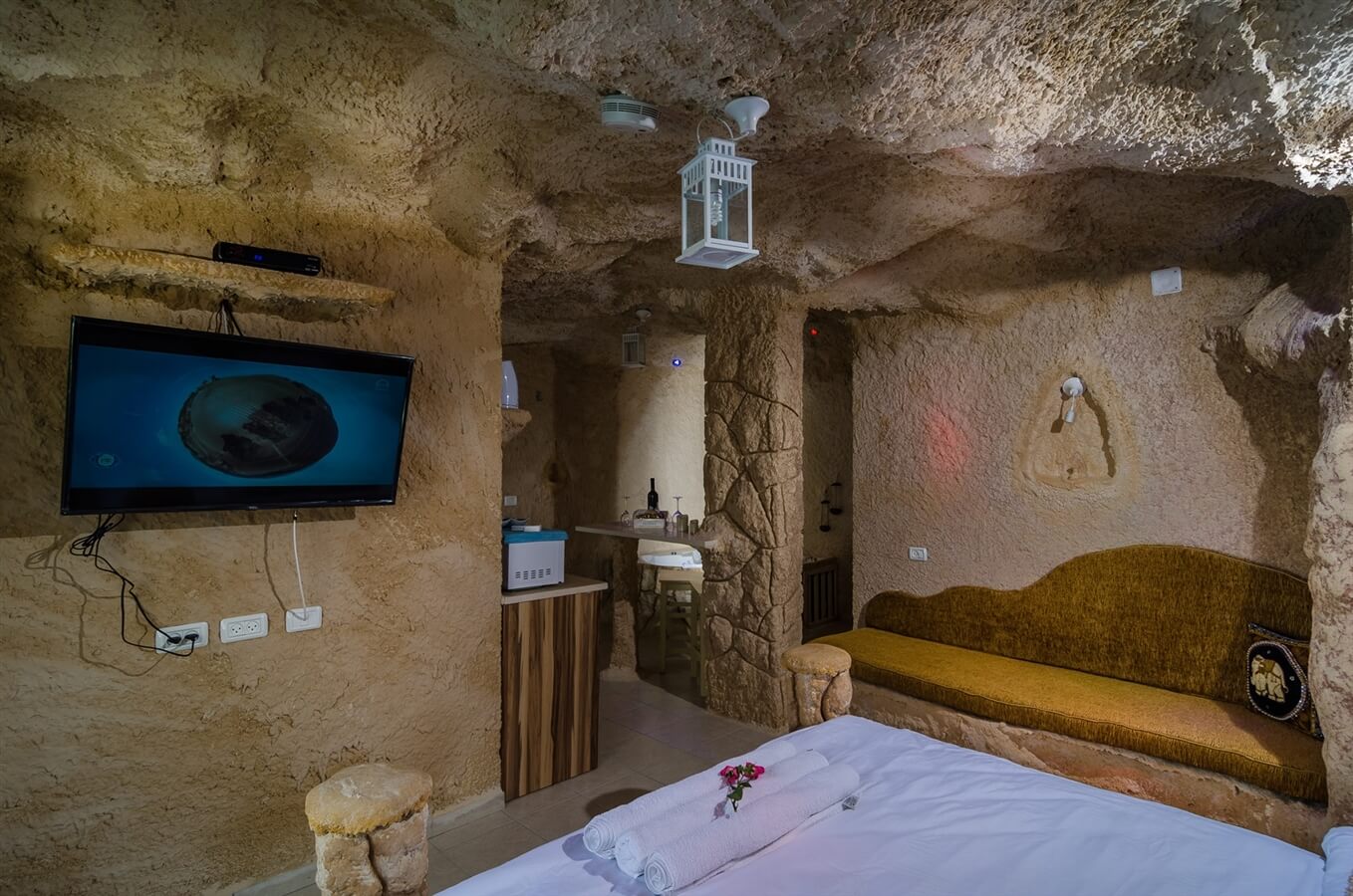 תמונה של מערת זאוס על המים - 4