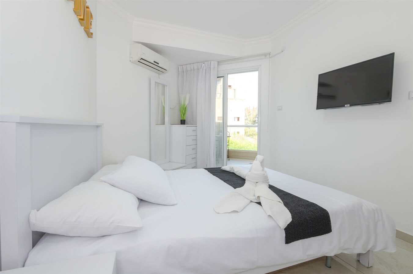 תמונה של לבנה 220 - 5