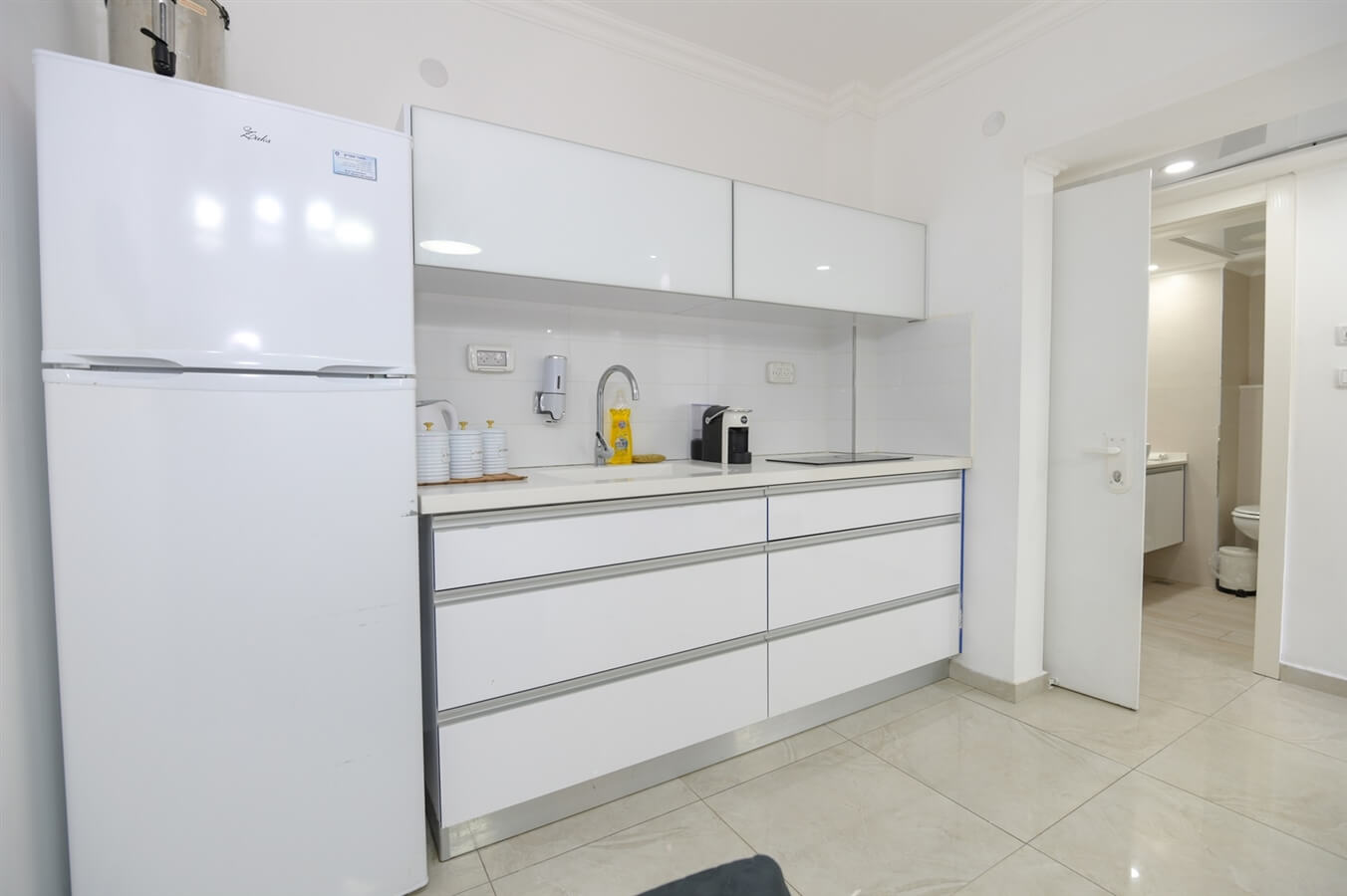 תמונה של לבנה 220 - 8