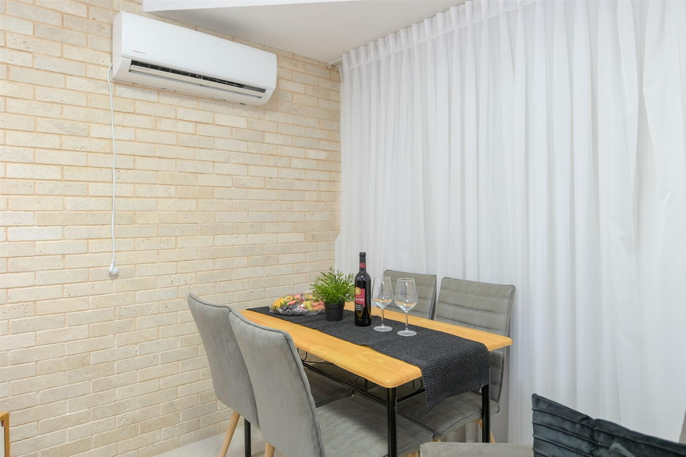 תמונה של לבנה 220 - 9