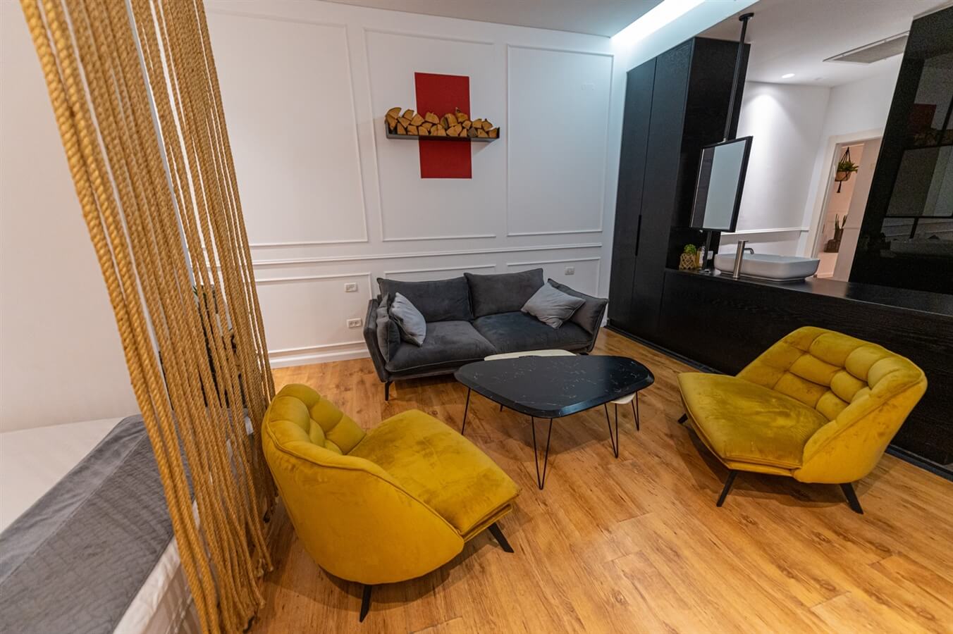 תמונה של סוויטה F - 8