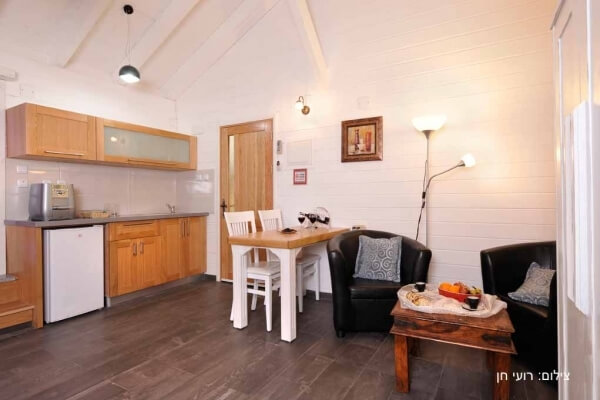 תמונה של בקתות סביון ושושן - 2