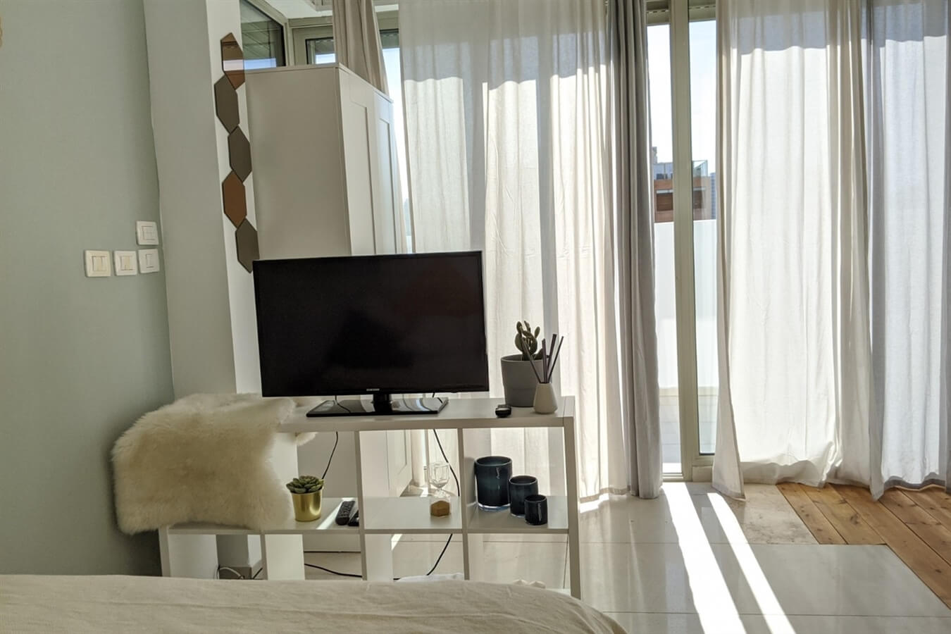 תמונה של התל אביבית הצעירה - 4 תמונה של התל אביבית הצעירה - 4