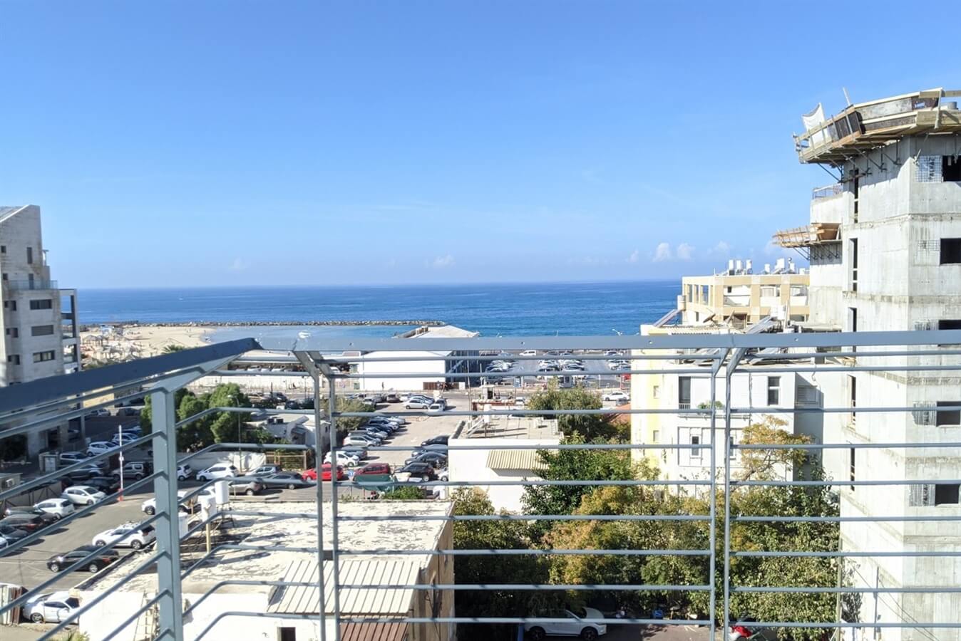 תמונה של התל אביבית הצעירה - 1 תמונה של התל אביבית הצעירה - 1