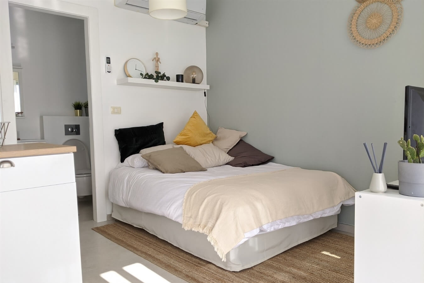 תמונה של התל אביבית הצעירה - 3 תמונה של התל אביבית הצעירה - 3