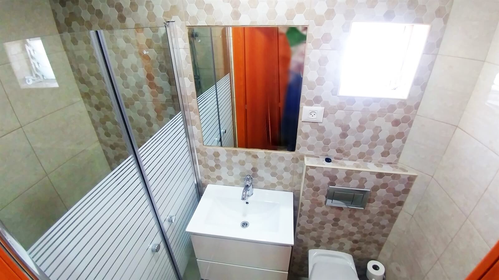 תמונה של סטודיו עם מרפסת - 5