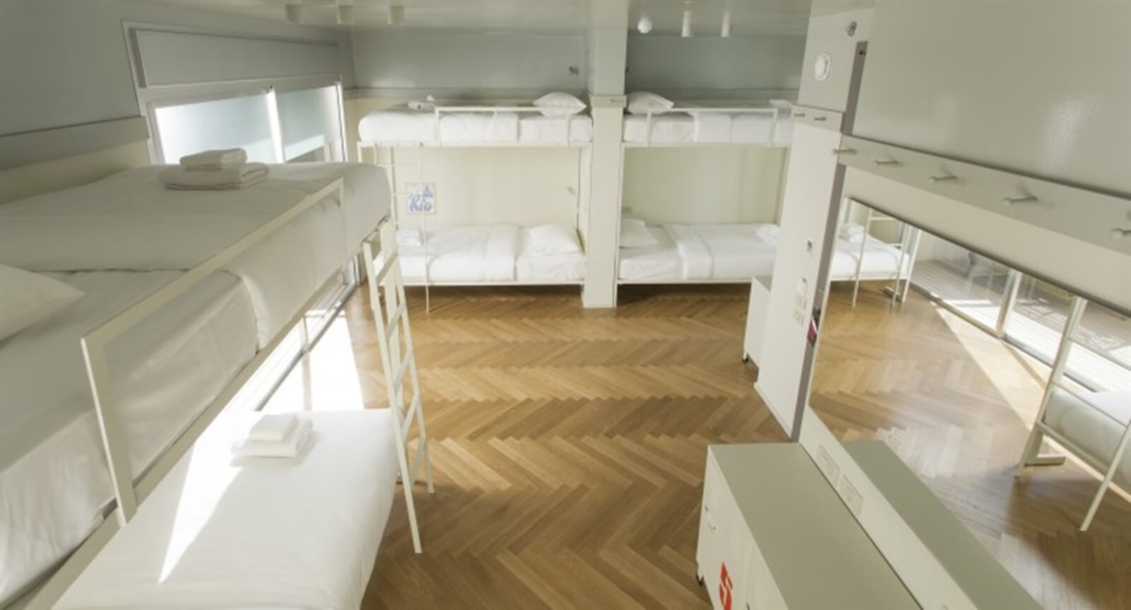 תמונה של פמלי רום - 6 תמונה של פמלי רום - 6