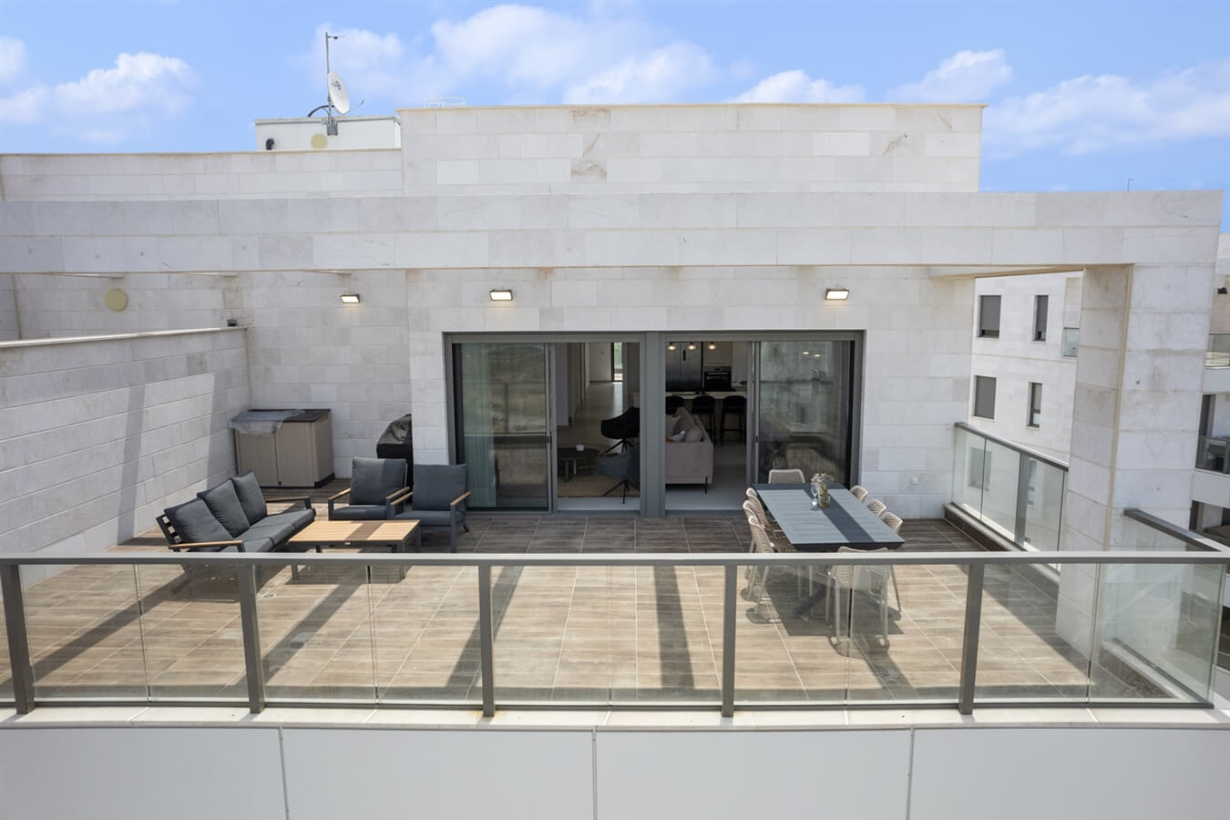 תמונה של דירות 4 חדרי שינה - 5