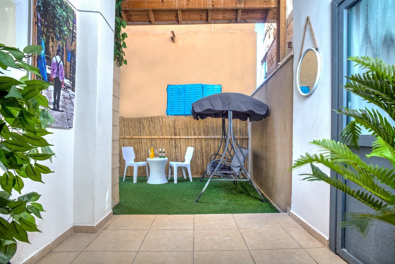 תמונה של בקצה הסמטה הזוגי - 6