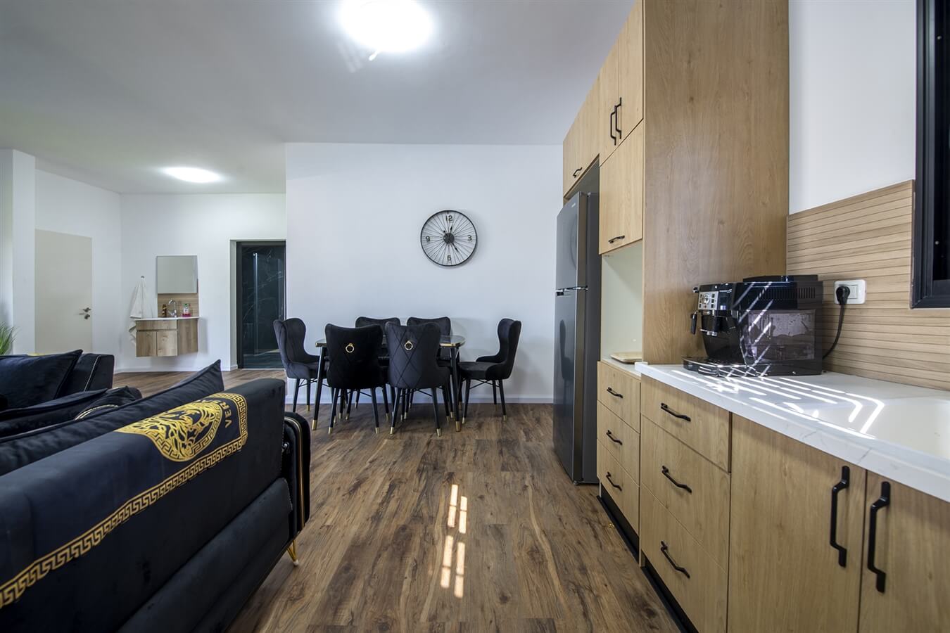 תמונה של יחידה 2 - 4 תמונה של יחידה 2 - 4