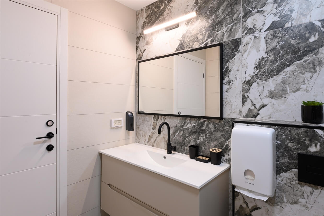 תמונה של סוויטות 1-2 - 9