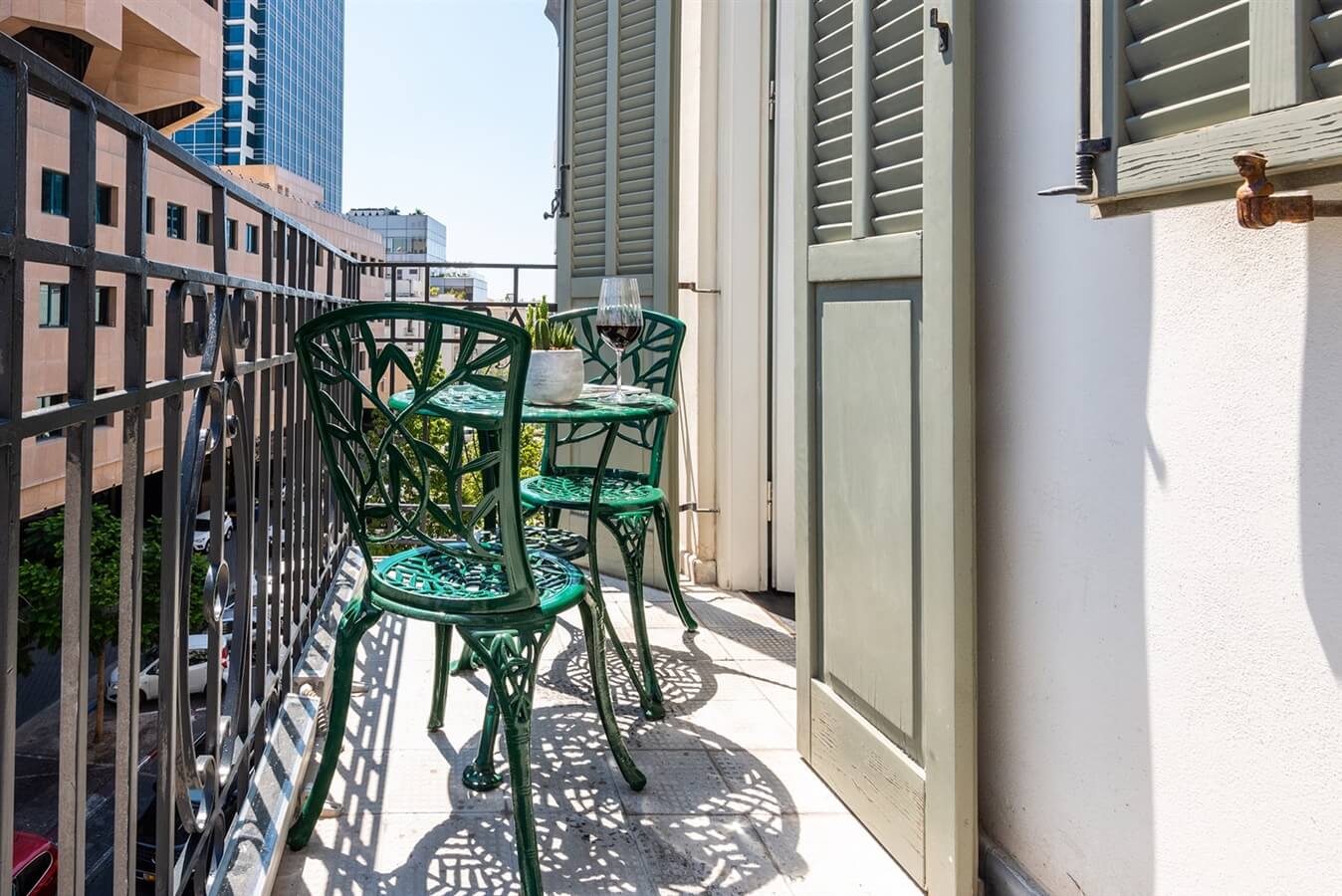 תמונה של אקזקיוטיב עם מרפסת - 8