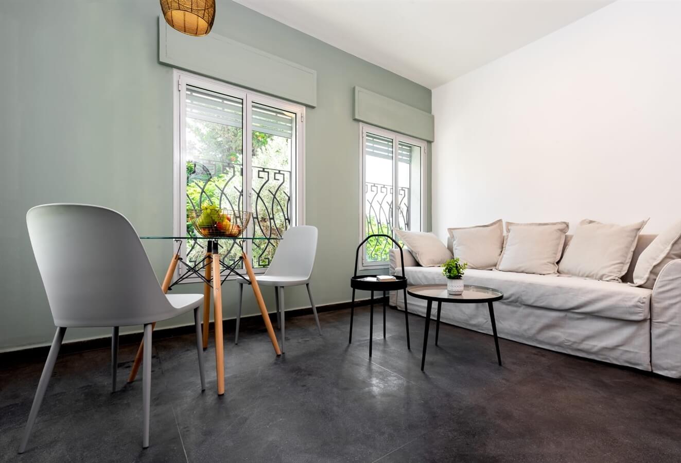 תמונה של דירה עם חדר שינה - 2