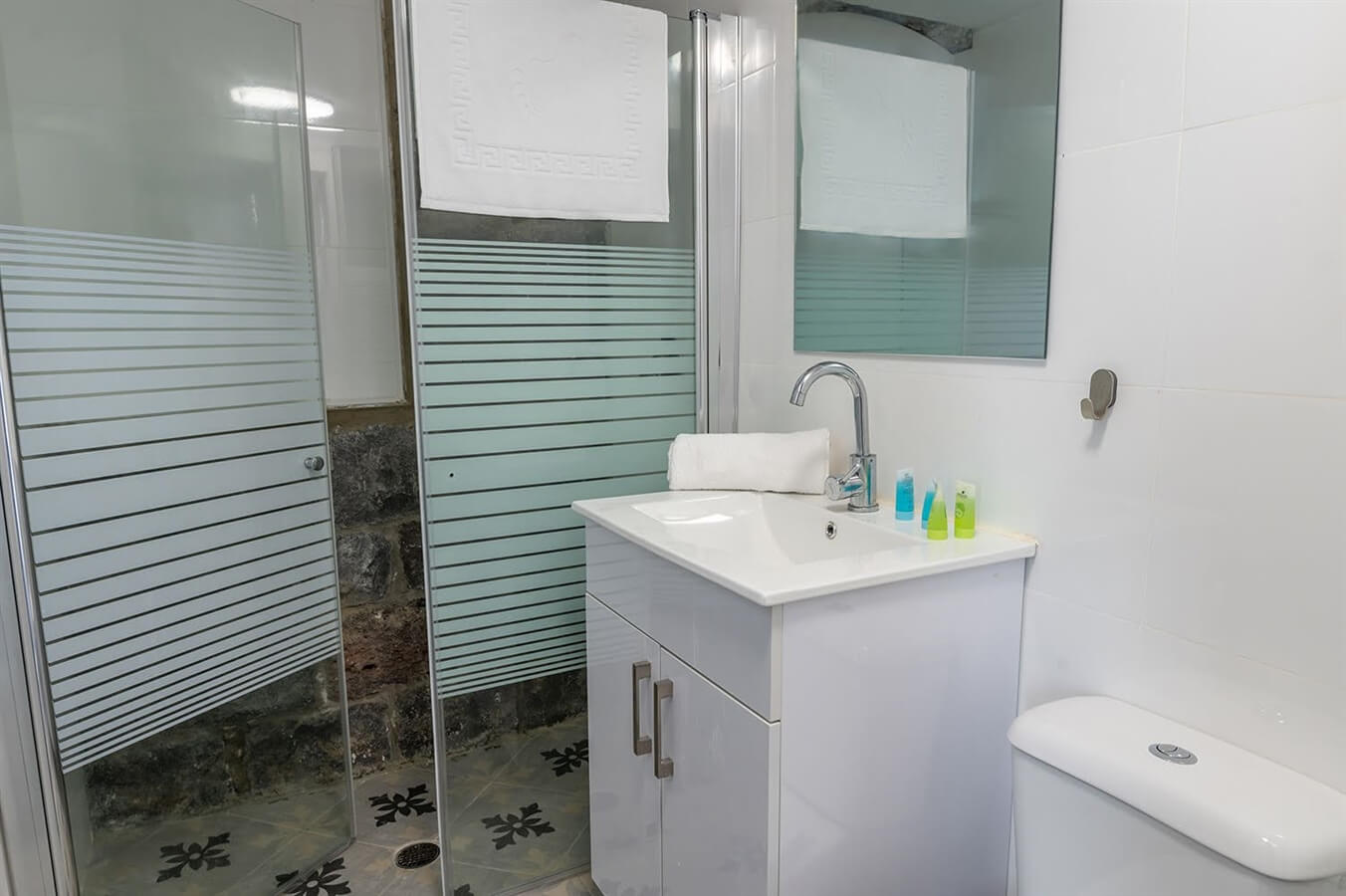 תמונה של בזלת 2 - 7