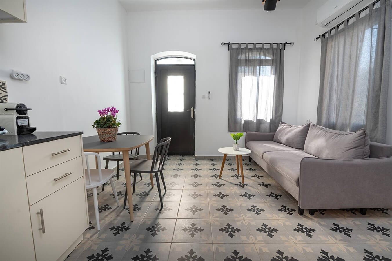 תמונה של בזלת 6 ו-7 - 2