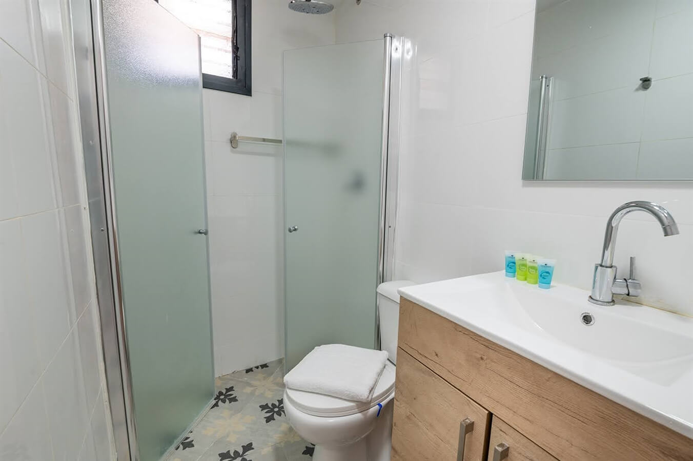 תמונה של בזלת 0 ו-1 - 10