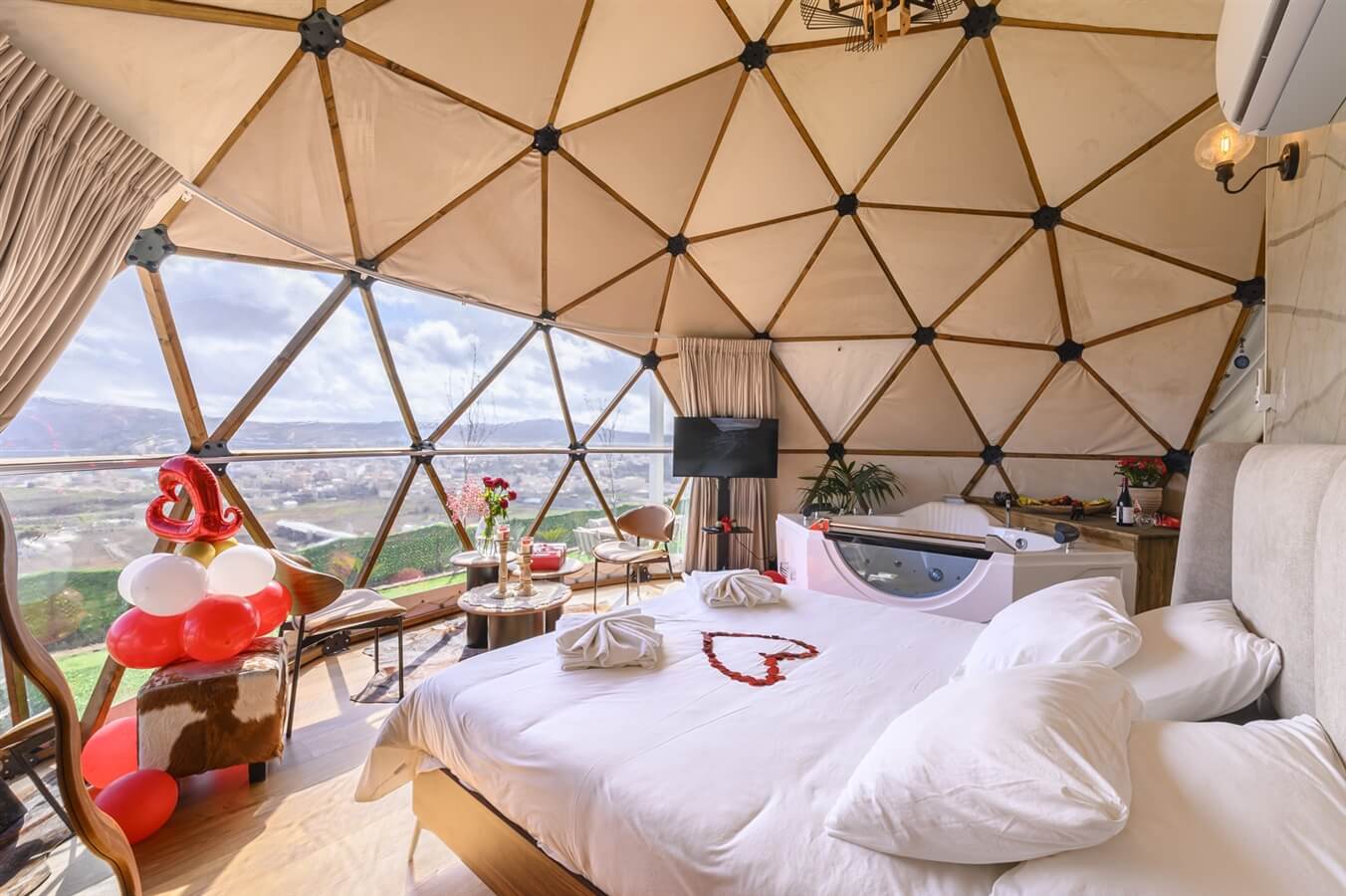 תמונה של love dome - 2