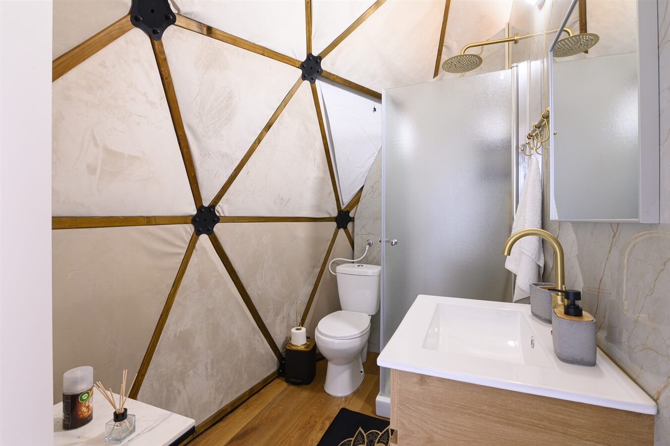 תמונה של love dome - 9