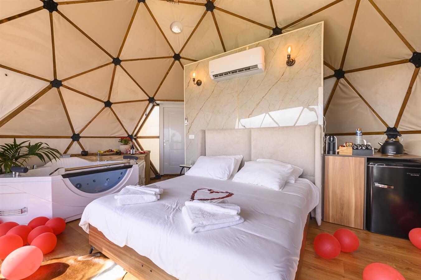 תמונה של love dome - 5