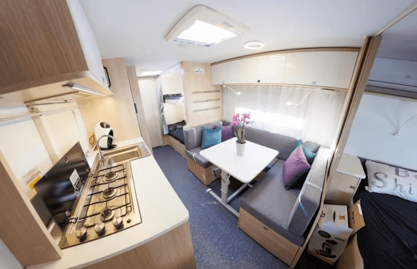 תמונה של 563 - 6 אנשים - 4