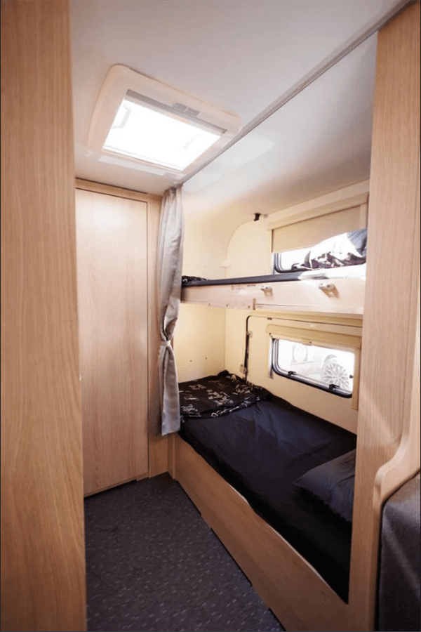 תמונה של 563 - 6 אנשים - 2