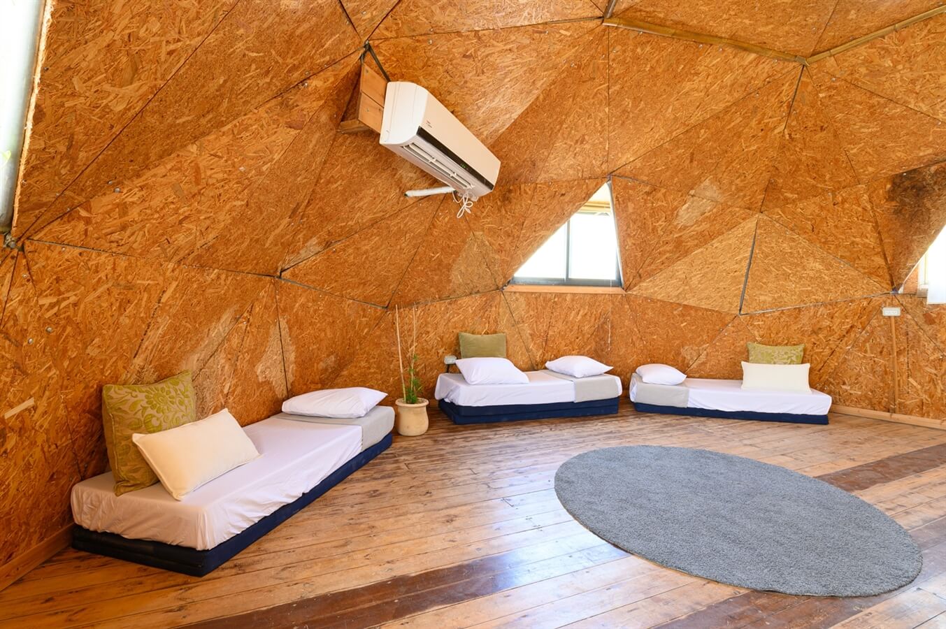 תמונה של היורט - 3