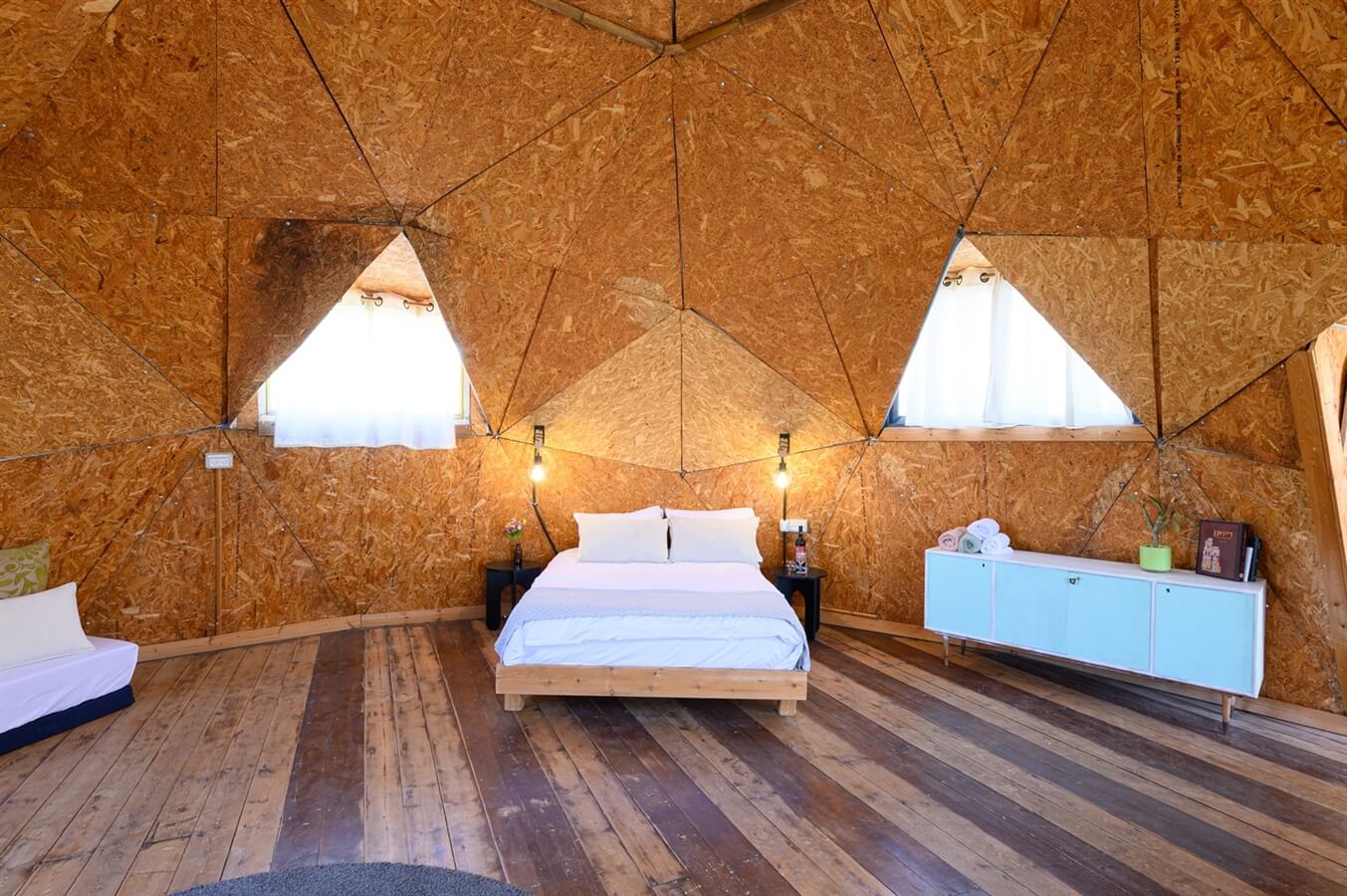 תמונה של היורט - 2