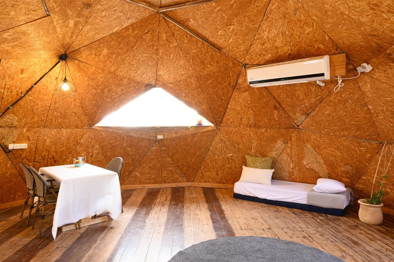 תמונה של היורט - 4