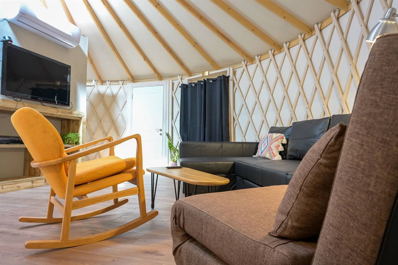 תמונה של היורט - 7