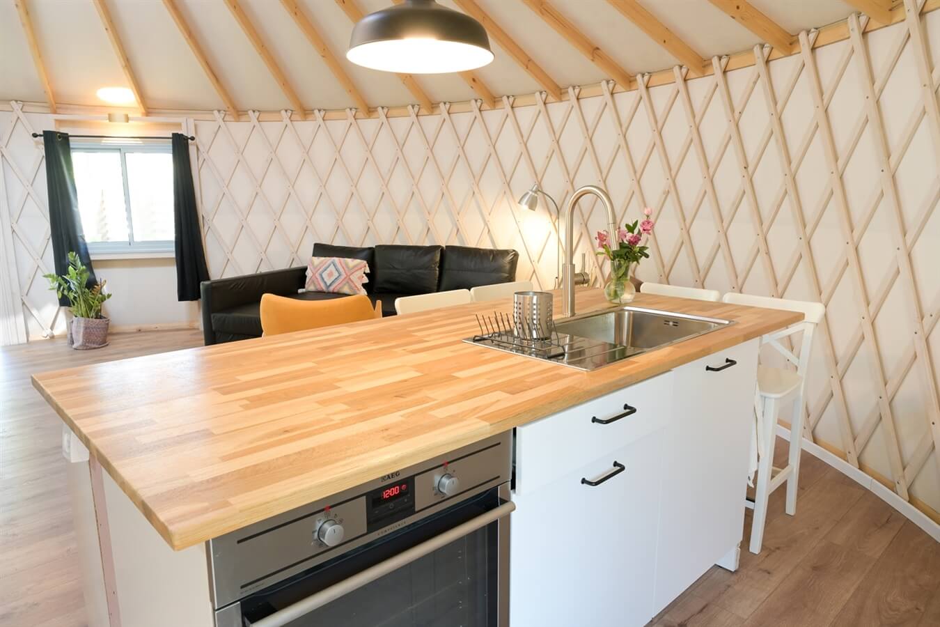 תמונה של היורט - 4