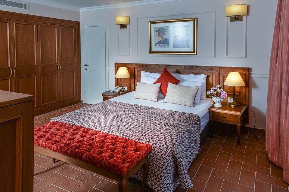 תמונה של חדר קלאסיק עם מרפסת - 2