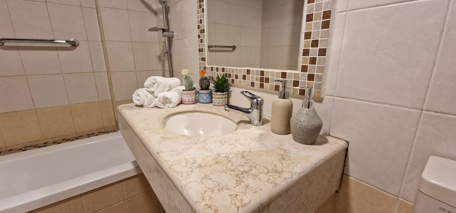 תמונה של חדר סטודיו עם מרפסת - 14