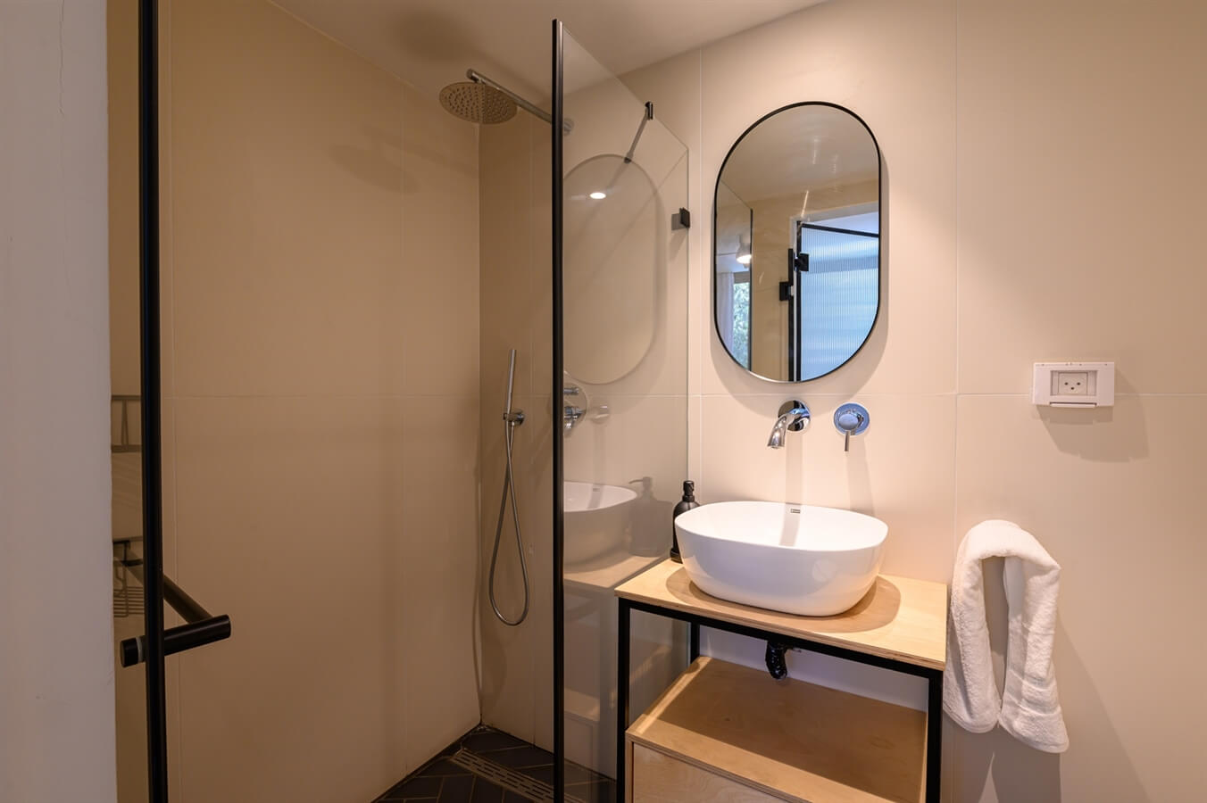 תמונה של סוויטות עם נוף לבריכה / עיר - 12